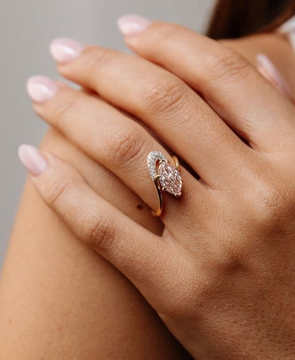 Nova Curve Ring